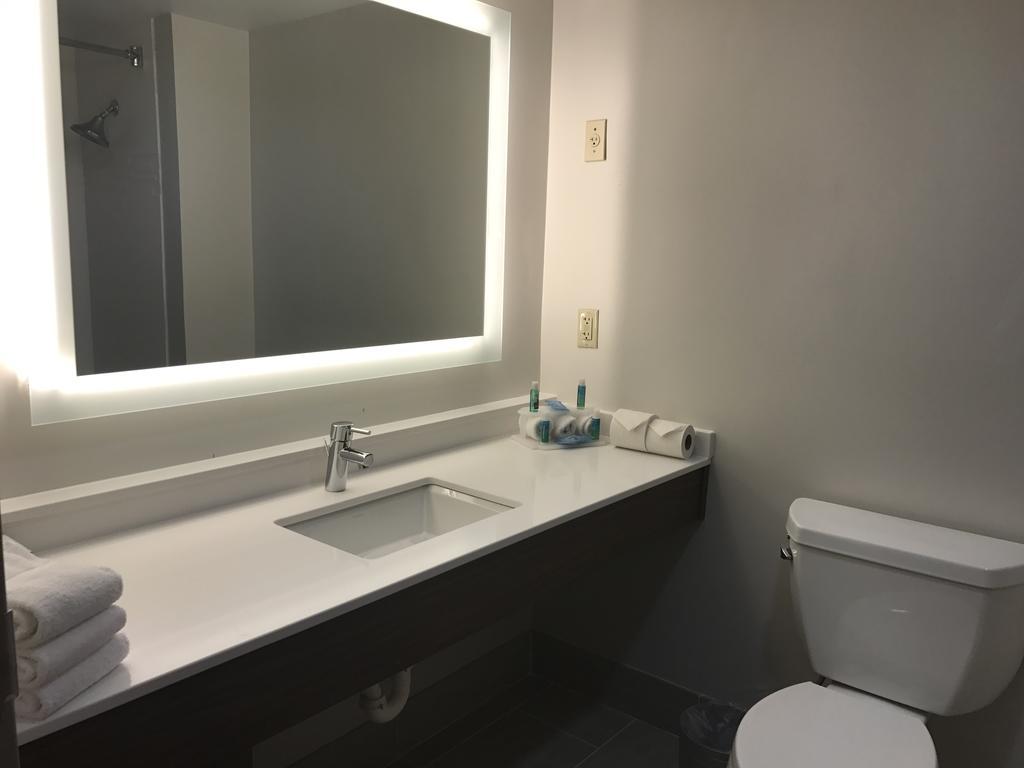 Holiday Inn Express Hotel & Suites Louisville East By Ihg Ngoại thất bức ảnh